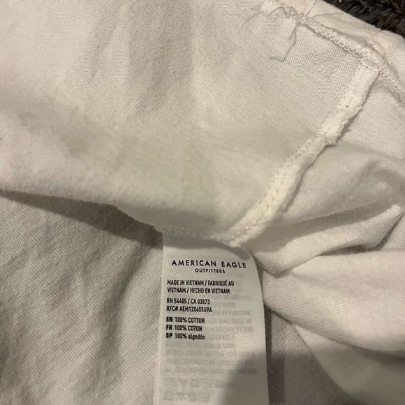 2/$15 American Eagle White T-Shirt Size Medium - Picture 7 of 9